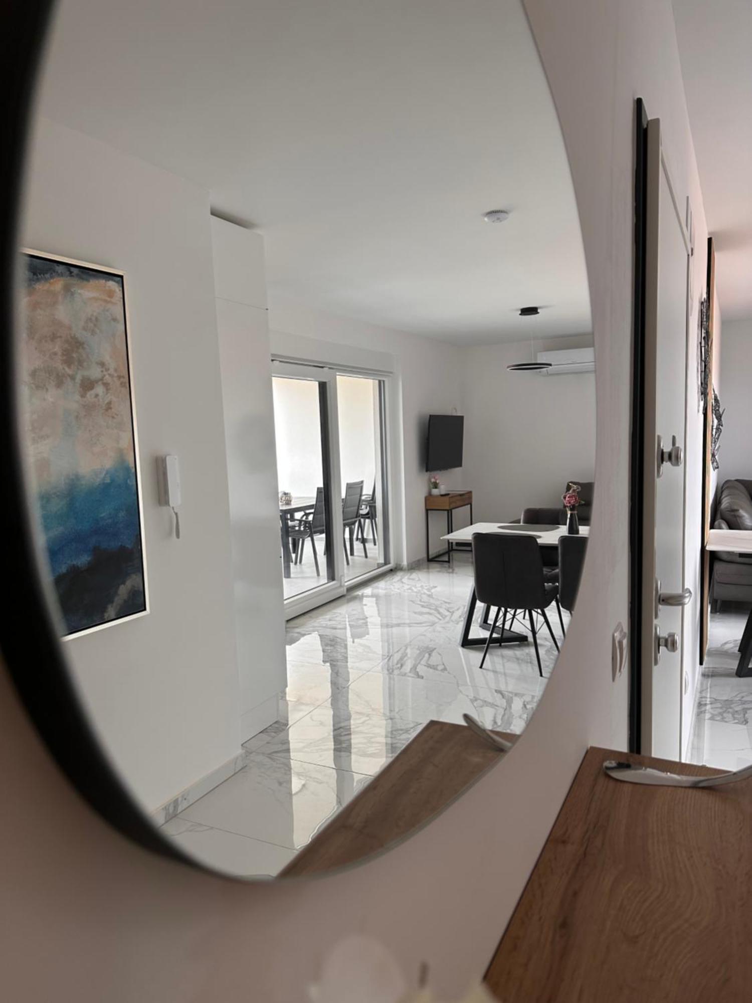 Apartmán Lili Rose Mandre - Exclusive Apartments With Sea View, Just Steps From Beach Mandre
