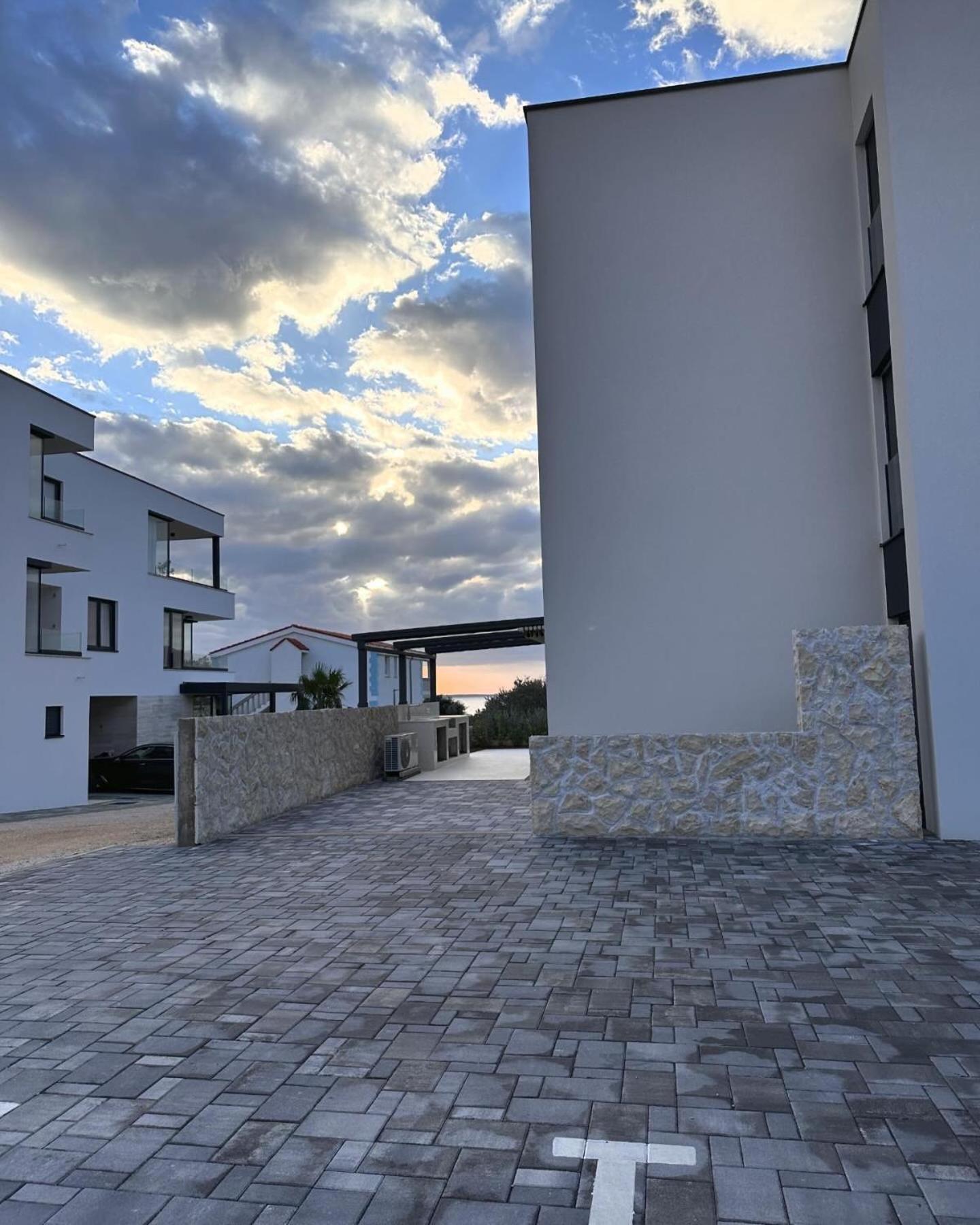 Lili Rose Mandre - Exclusive Apartments With Sea View, Just Steps From Beach