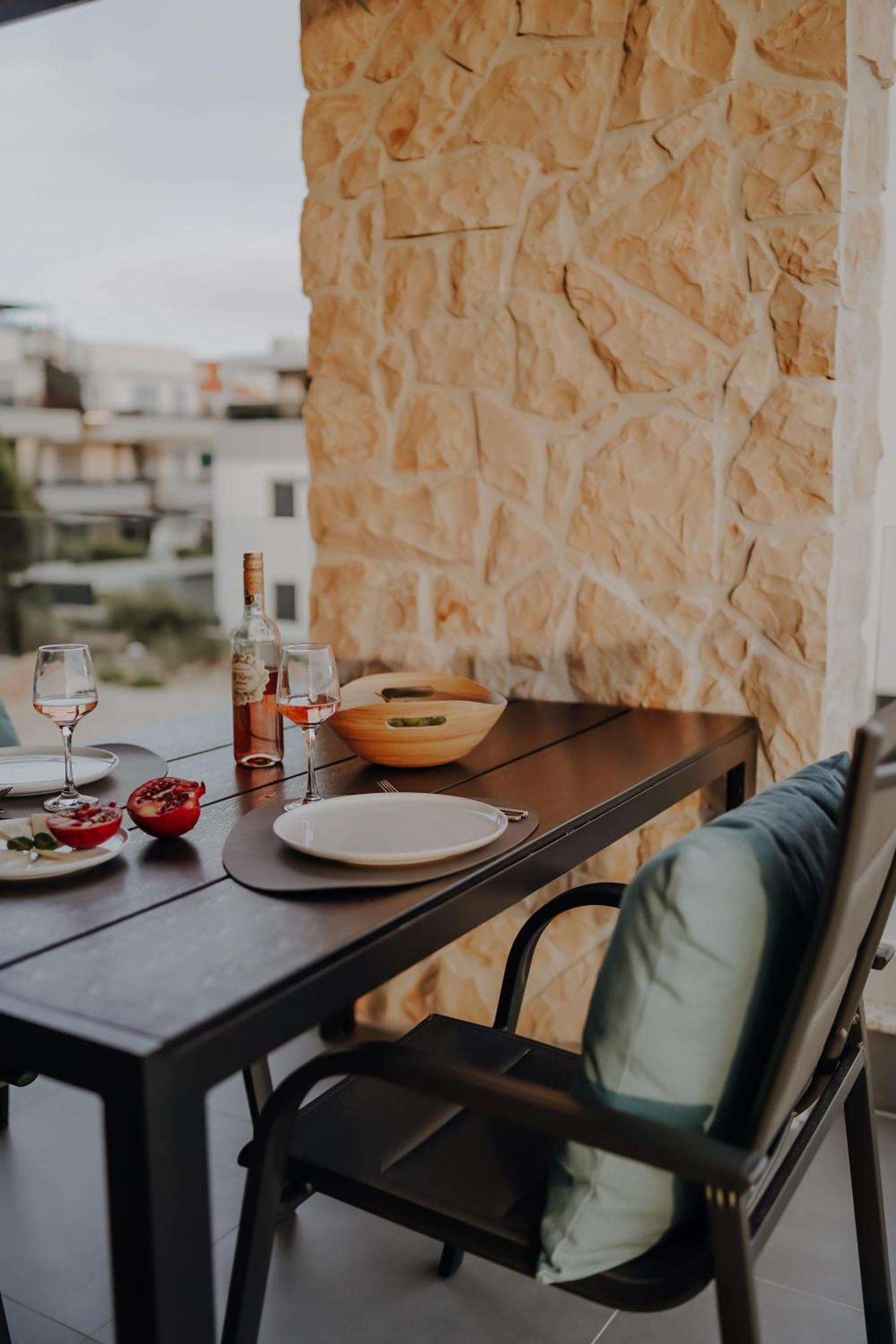 Lili Rose Mandre - Exclusive Apartments With Sea View, Just Steps From Beach