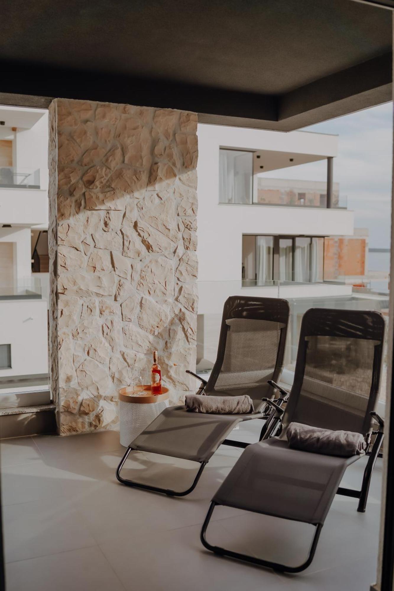 Lili Rose Mandre - Exclusive Apartments With Sea View, Just Steps From Beach Apartment