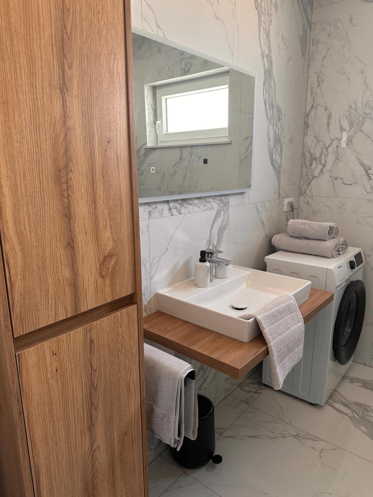 Apartment Lili Rose Mandre - Exclusive Apartments With Sea View, Just Steps From Beach Mandre